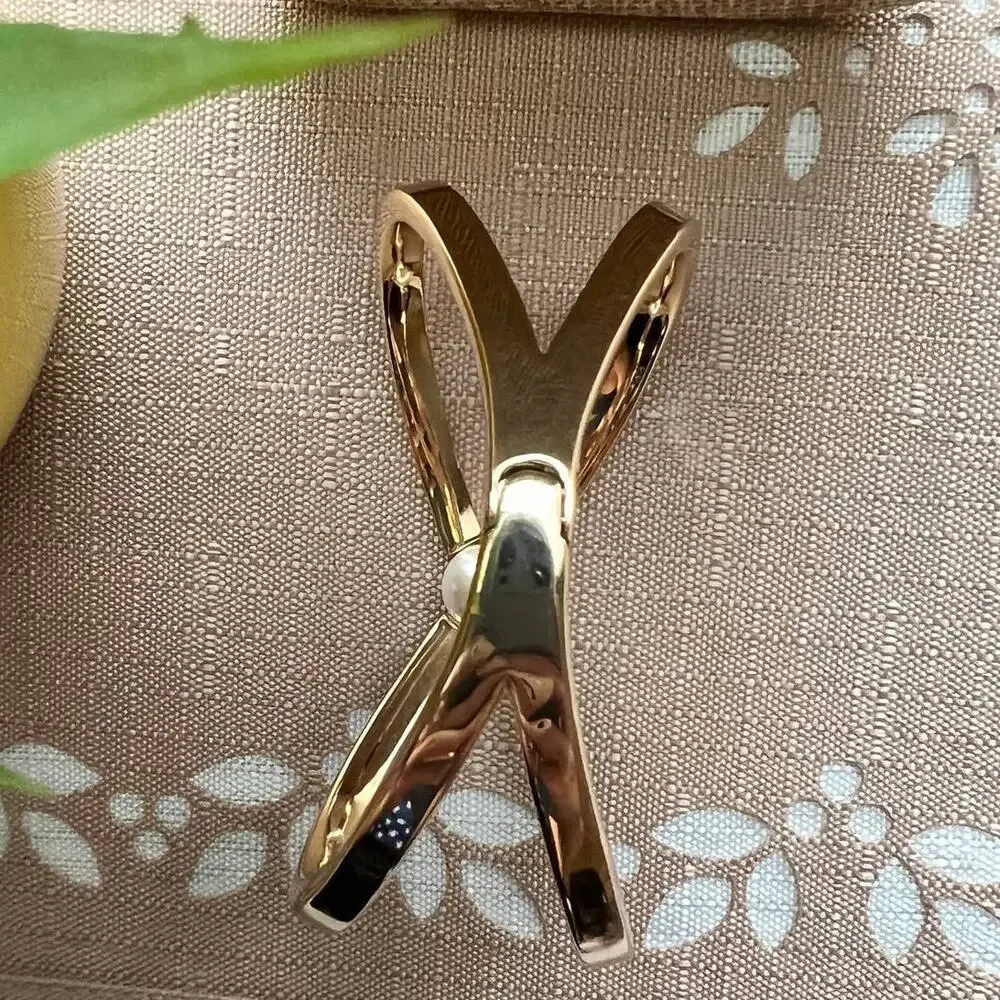 NWOT Real Simple Style Gold Criss-Cross Hinged Pearl Bracelet